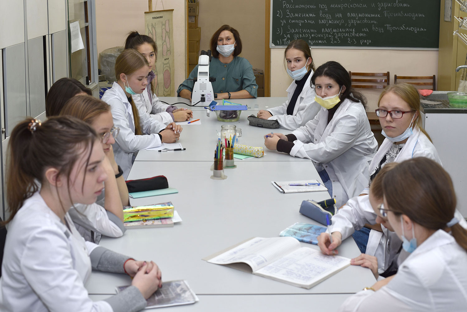 Медицинские классы россия. Ученик медицинского класса фото в высоком разрешении.